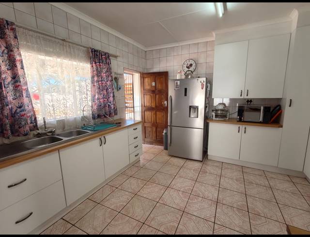 3 BEDROOM HOUSE TO LET IN KOOKRUS